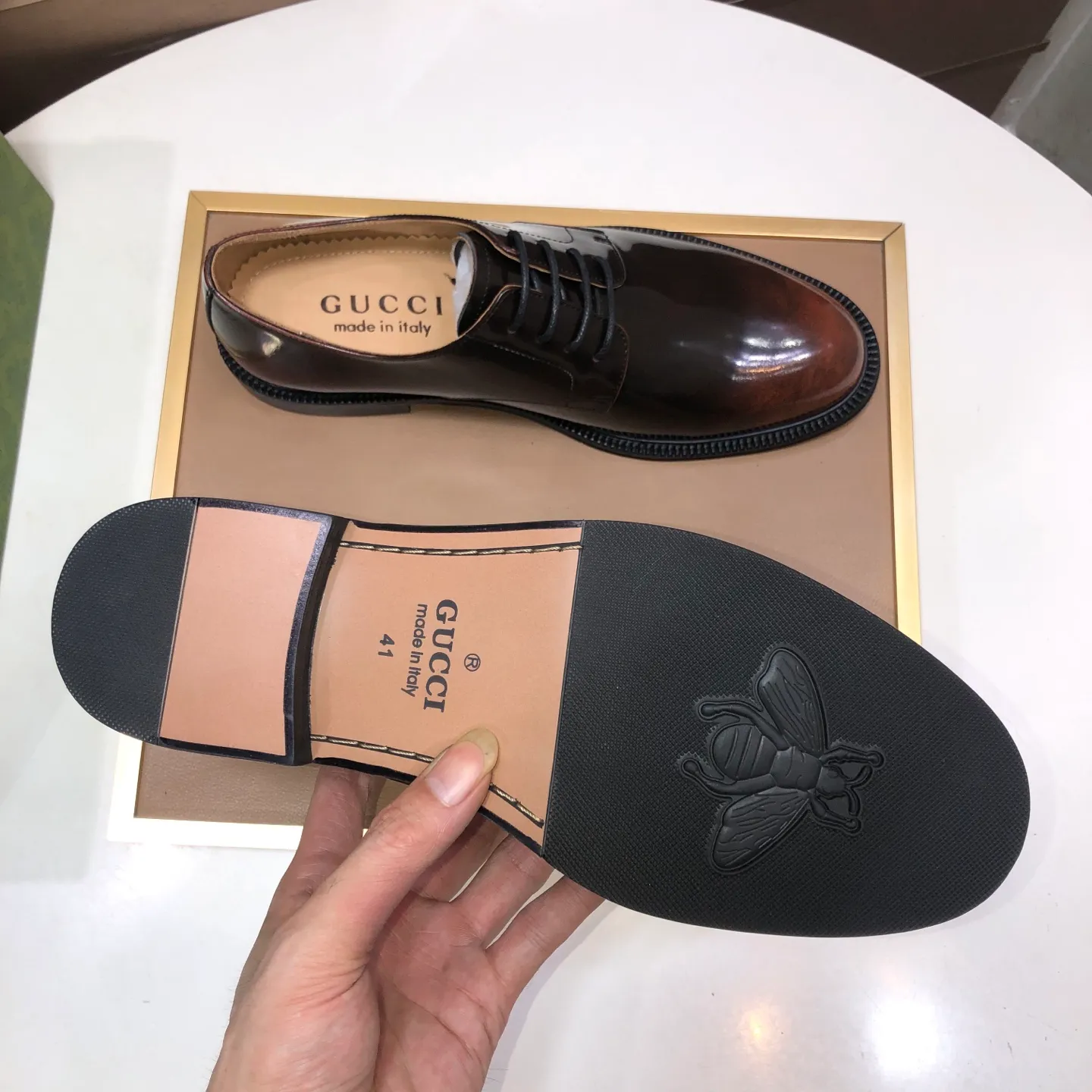 Factory batch 500💰Italy’s top luxury men’s shoe giant (GUCCI) (Gucci) (full cowhide lining) new arrival🍃Original European style🔰 Pleasant to the eye😍In order to make the shoes more durable and non-deformable🌀The production continues to follow traditional methods but there is still no lack of innovation💪The original sheepskin is selected for the leather♻️Smooth, natural and extra bright⭐Made of imported cowhide The rich man’s first choice 38-45 (45 customized)